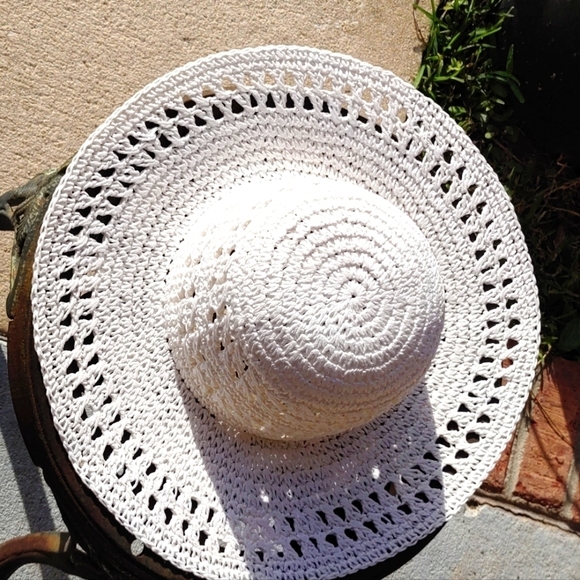 NEW LARGE WHITE SUMMER BEACH HAT - Picture 3 of 4